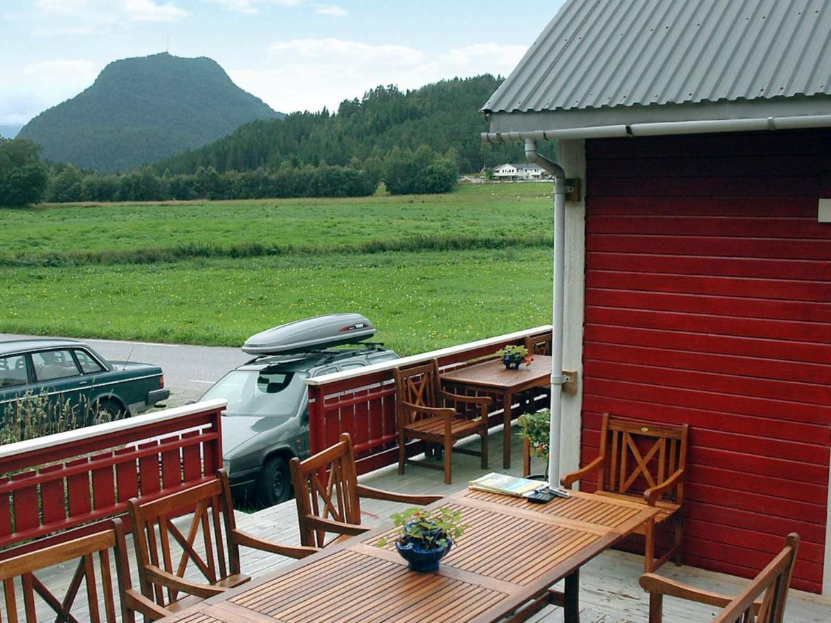 Three-Bedroom Holiday home in Isfjorden Torvik Rom bilde