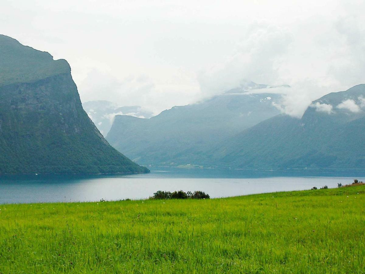 Three-Bedroom Holiday home in Isfjorden Torvik Eksteriør bilde